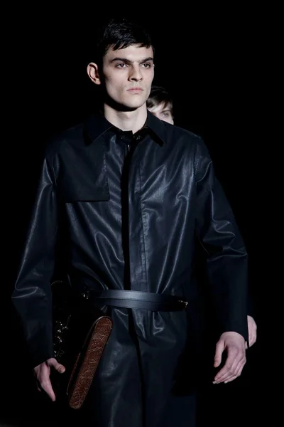 Look 3